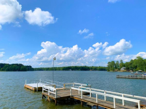 Turtle Town Bungalow on Lake Murray - RV Parking Available